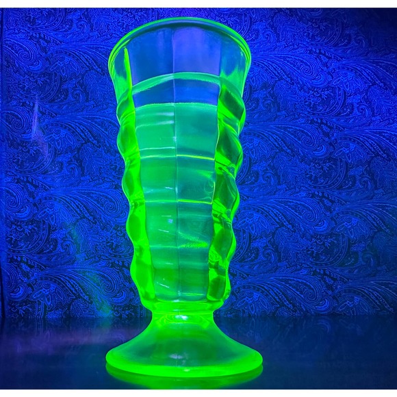 Vintage ocean wave green uranium soda fountain glass by Jenkins - Picture 1 of 10